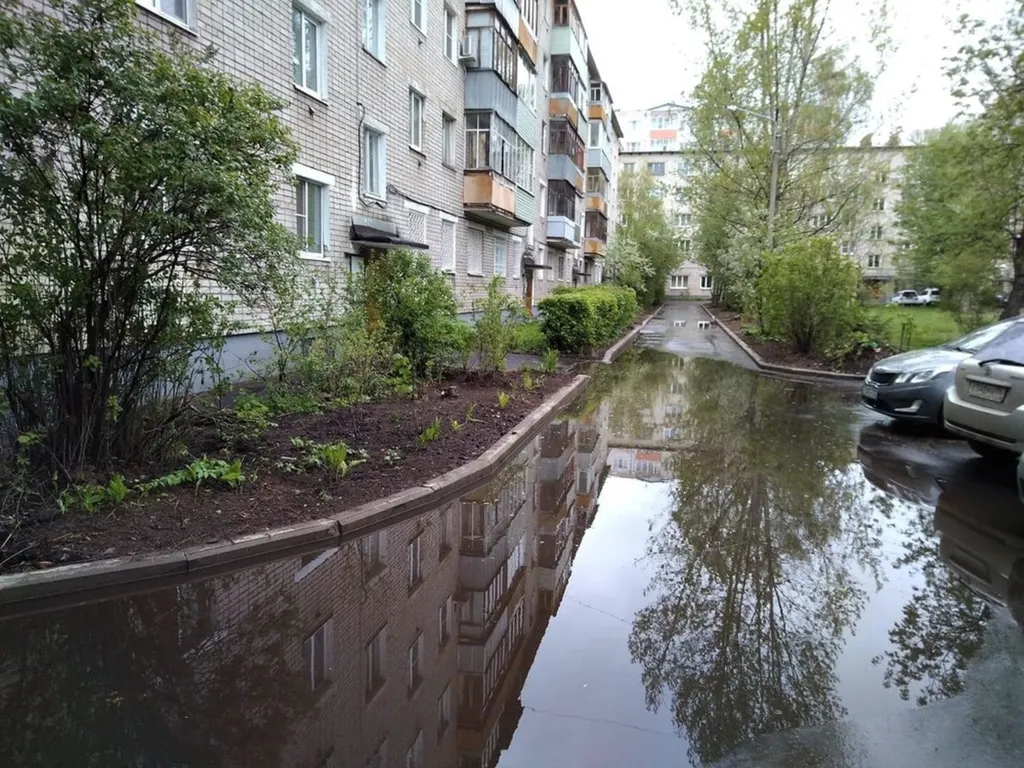В Ярославле «тонет» двор, сделанный по губернаторской программе