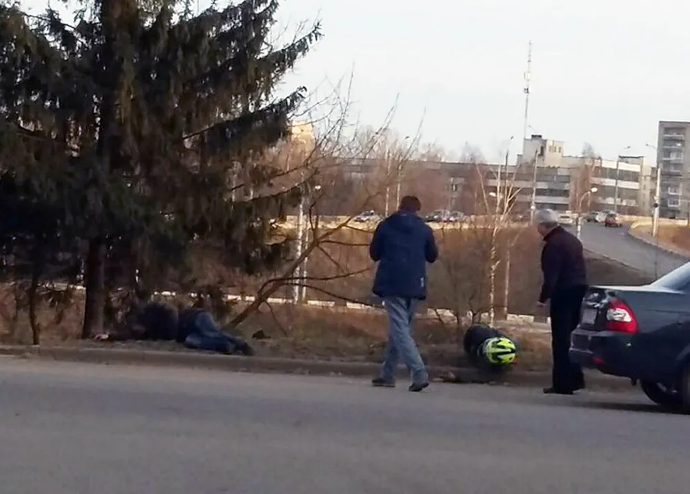 В результате столкновения «Лады Приоры» и мотоцикла пострадали двое