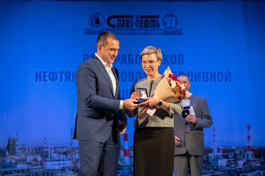 ЯНОС отметил профессиональный праздник чествованием лучших работников