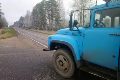 В Ярославской области автомобиль «БМВ» столкнулся с грузовиком