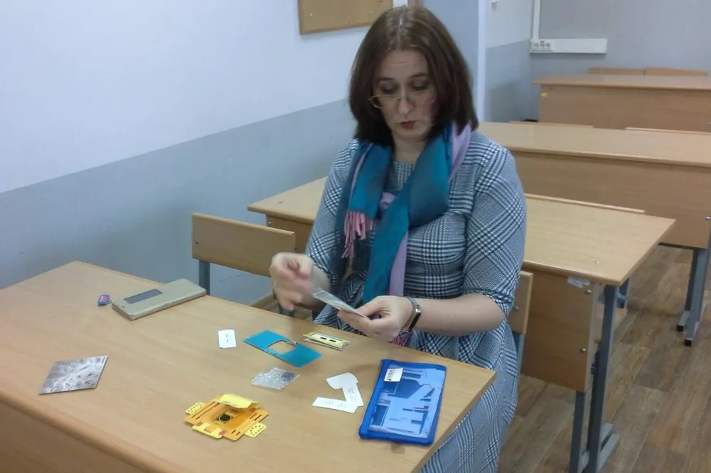 В ярославские школы привезли уникальные карманные микроскопы