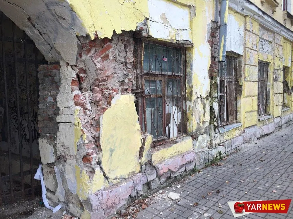 В Ярославле дом-памятник может обрушиться на прохожих
