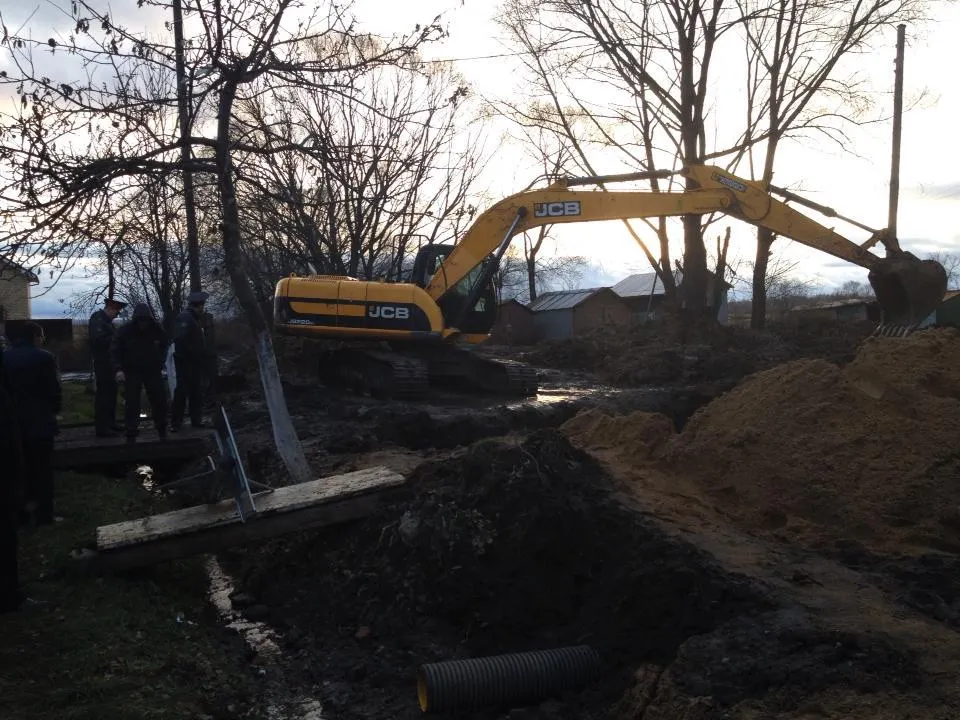 В Ростове Ярославской области  в результате обрушения грунта погиб человек