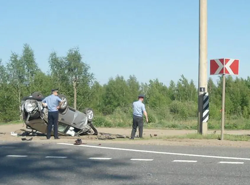 В Ярославской области погибла пассажирка иномарки, водитель которой заснул за рулем
