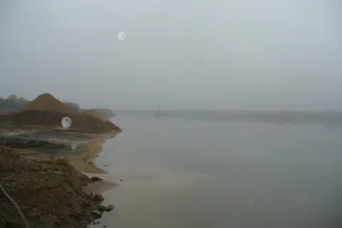 На Волге в районе Рыбинска судно село на мель