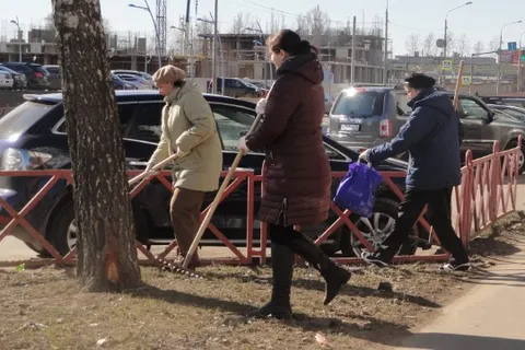 Ярославцы приводят весенний город в порядок