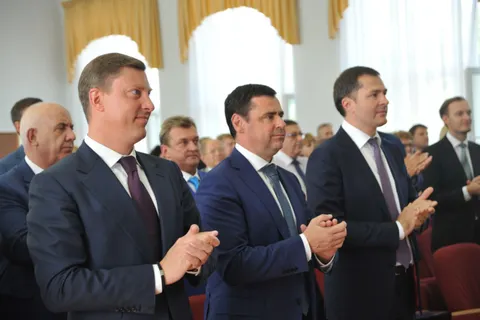 Дмитрий Миронов вручил Владимиру Волкову удостоверение главы Переславля-Залесского