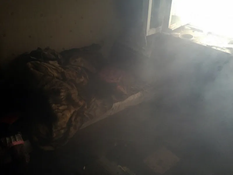 При пожаре в многоквартирном доме в Ярославле погиб молодой мужчина