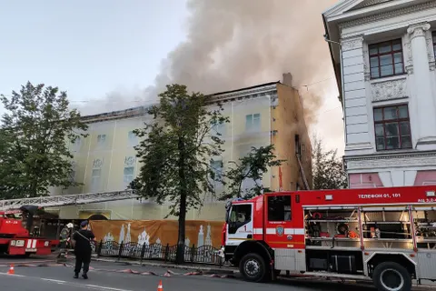 В центре Ярославля горит дом Трефолева