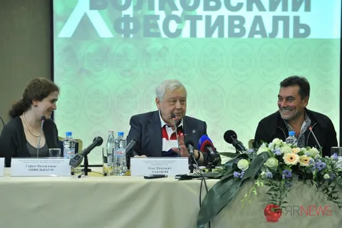 Олег Табаков в Ярославле дал пресс-конференцию. Фоторепортаж