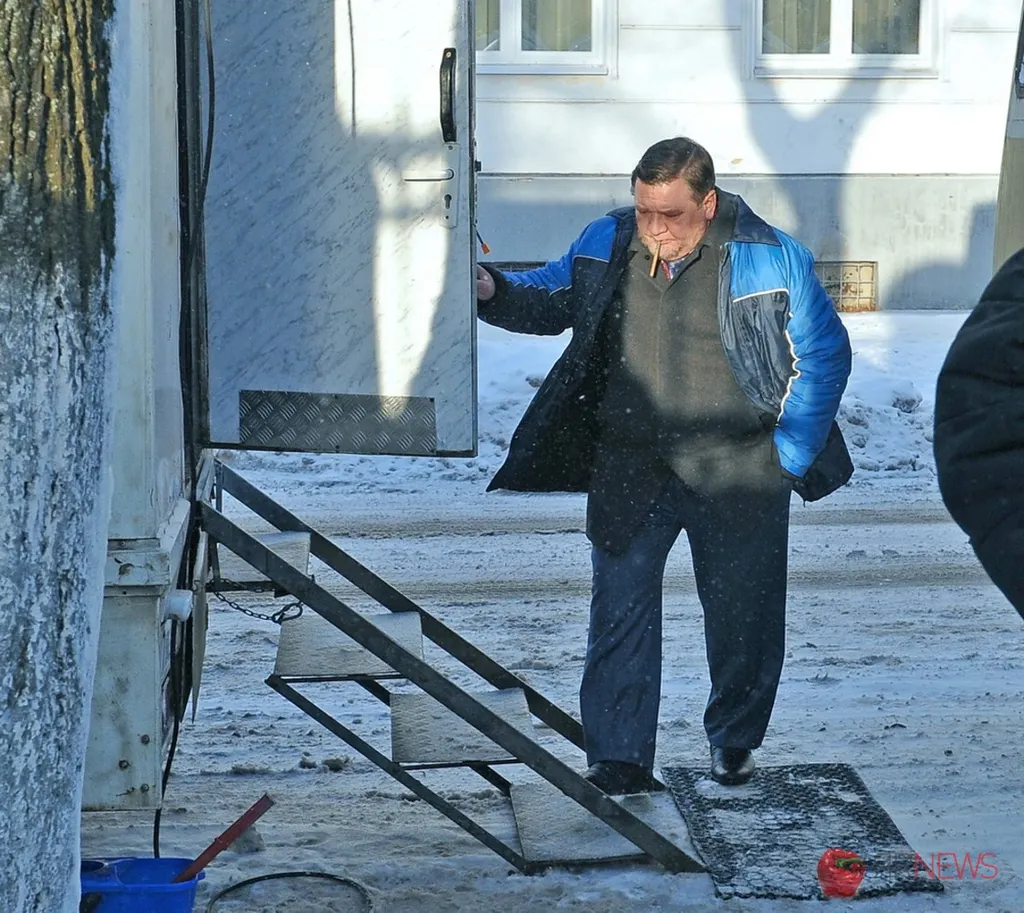 По улицам Ярославля ходит актер Роман Мадянов. С фото