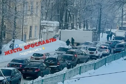 В Ярославле в тройное ДТП попали такси и автобус