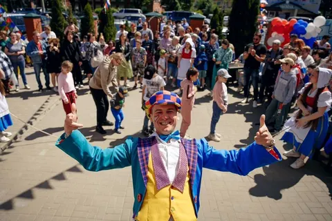 В Переславле-Залесском на фестивале съели более 100 кг селедки