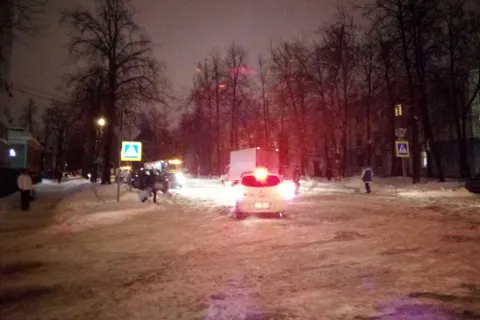 Вечером в Ярославле одновременно стояли троллейбусы и трамваи
