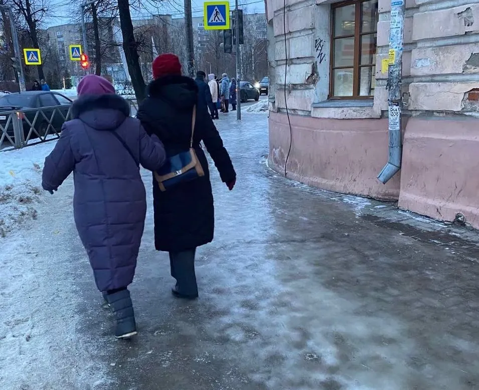 Ярославцы просят мэрию не чистить тротуары до льда
