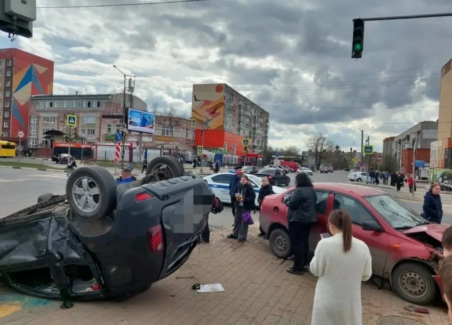 В жестком ДТП в Тутаеве пострадал водитель иномарки
