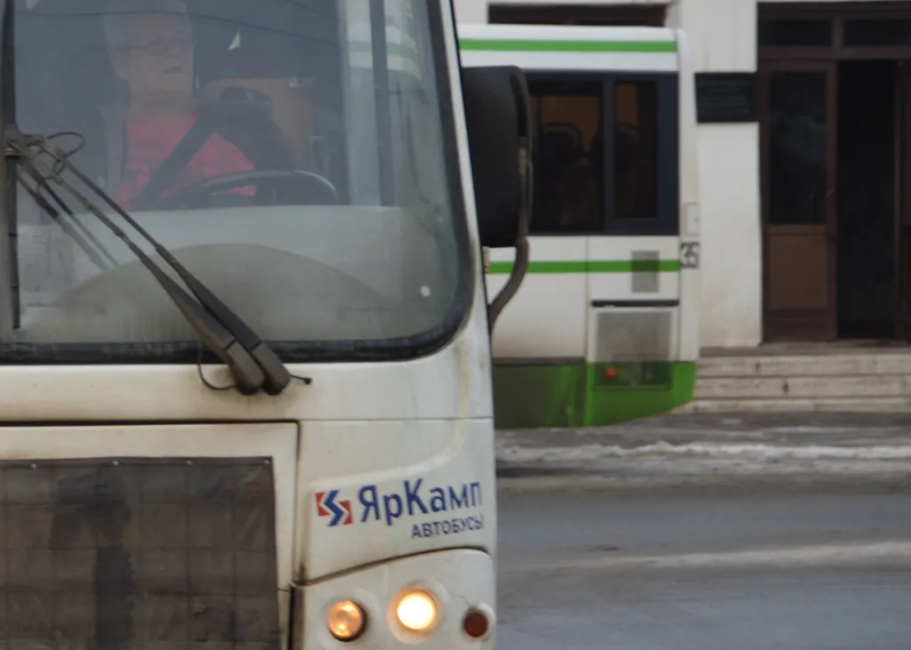 В Ярославле школьник попал под колёса автобуса