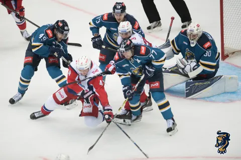 Ярославский «Локомотив» в трудной борьбе одолел ХК «Сочи»