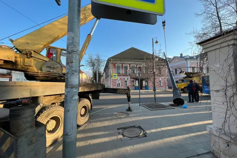В Рыбинске привлекут экспертов для выяснения причины падения столбов освещения