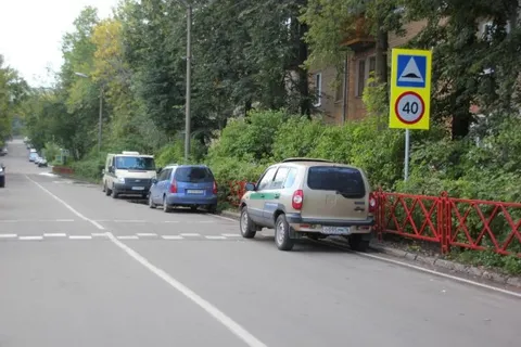 Территорию в районе больницы № 2 в Ярославле благоустроили