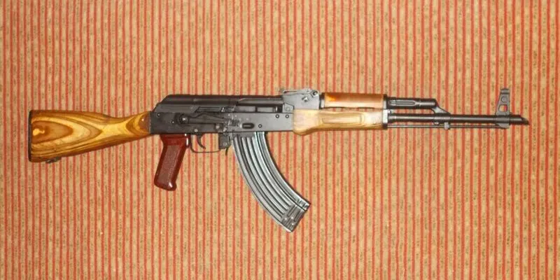 Ярославец пришел в техникум с автоматом Калашникова