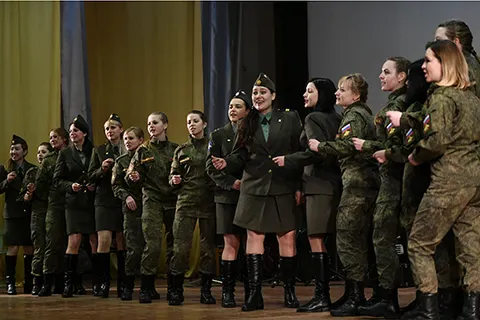 Женщины-ракетчицы приняли участие в конкурсе «Макияж под камуфляж»