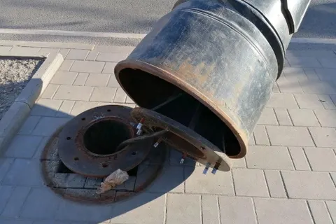 В Рыбинске привлекут экспертов для выяснения причины падения столбов освещения