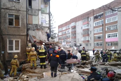 СМИ: от взрыва газа пострадали пятнадцать квартир