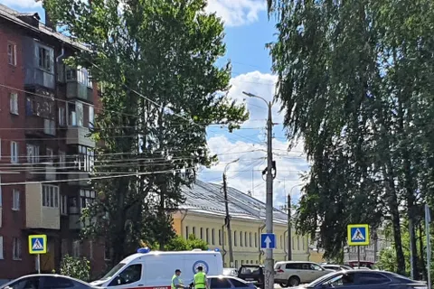 В Ярославле у Октябрьского моста дежурит бригада медиков