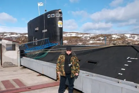 Ярославль оказал помощь одноименной подводной лодке (с фото)