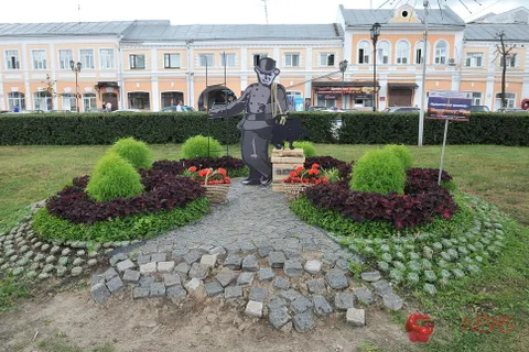 В Ярославле прошла презентация цветочных композиций «Ярославль многоликий», расположенных возле часовни Александра Невского. Фоторепортаж