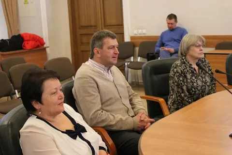 Депутаты муниципалитета  вручили ярославским садоводам семена цветов