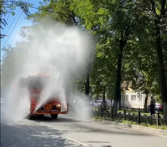 В Ярославле из-за жары запустили водное орошение улиц