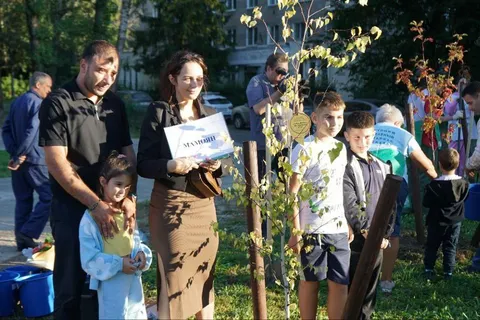 В ярославском парке «Юбилейный» высадили новые деревья