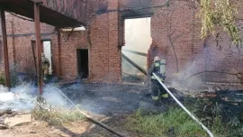 Пожар на складе стройматериалов в Ярославле тушили больше десяти часов