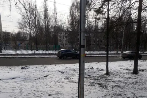 «Не до фонаря»: в Ярославле жителей Брагино приучают к разрухе