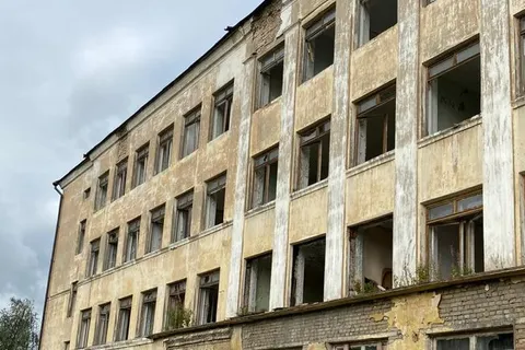 Ярославский детский омбудсмен требует законсервировать опасное заброшенное здание
