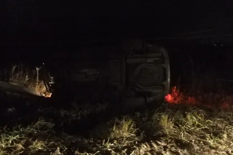 Возле кафе в Ярославской области опрокинулась иномарка