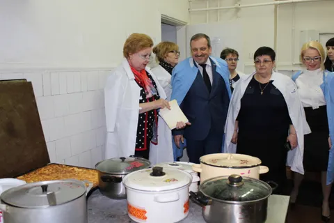 Депутаты муниципалитета Ярославля попробовали еду в детских садах
