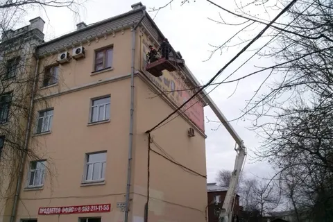 В Ярославле с фасадов домов демонтировали 5 рекламных конструкций