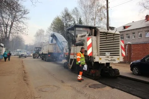 В Ярославле сняли асфальт с Загородного сада (с фото)