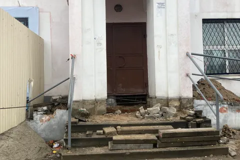 «Будем погребены заживо»: жители дома в Ярославле боятся его обрушения