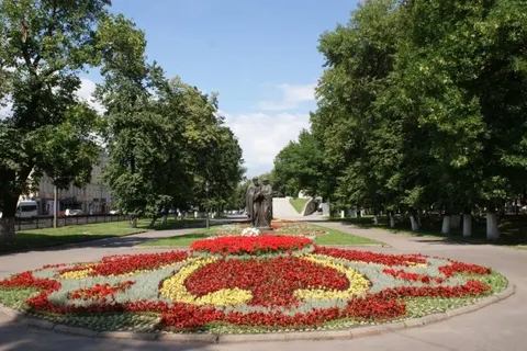 В Ярославле завершили работу по цветочному оформлению города