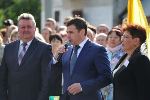 Дмитрий Миронов провел День знаний в школе и университете