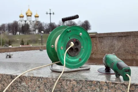 Фонтаны на Стрелке в Ярославле заиграют цветными огнями