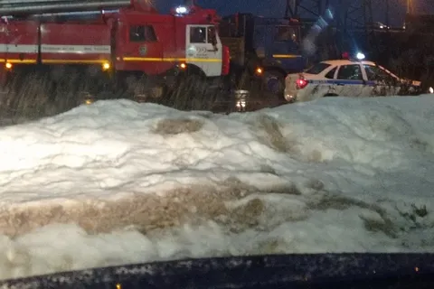 В Ростове перевернулась фура