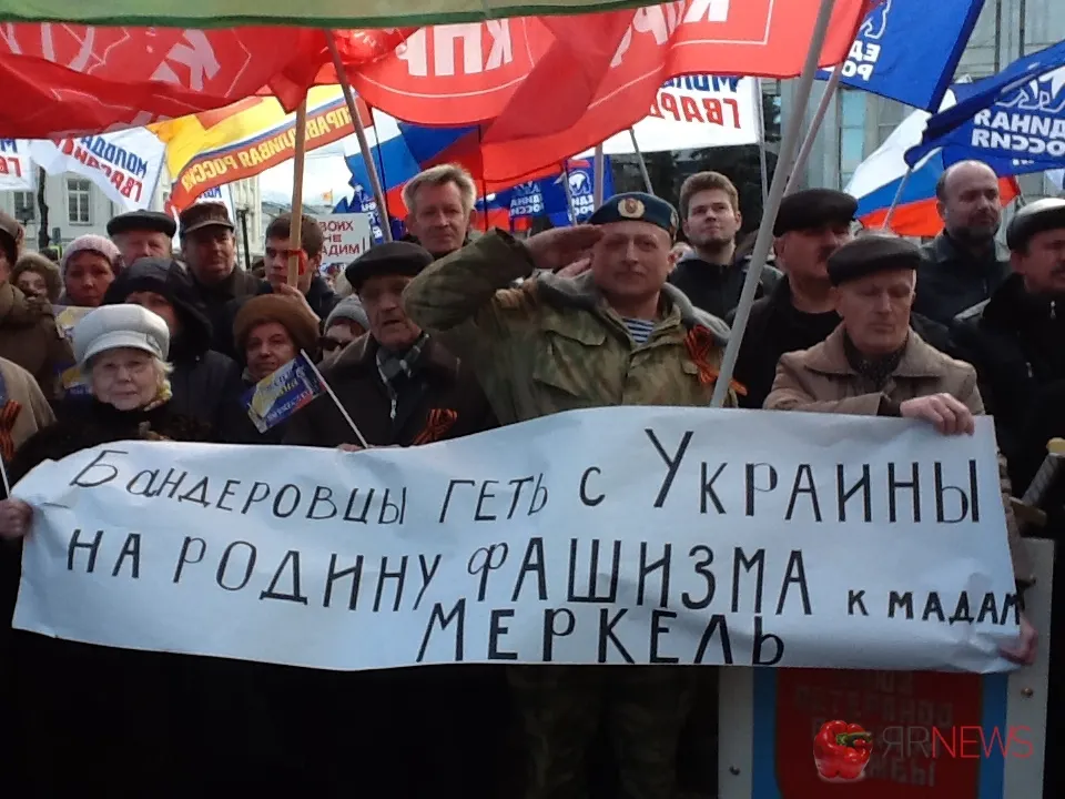 Митинг в Ярославле проходит под лозунгами: миру – да, фашизму – нет! С фото