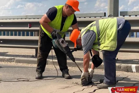 На Октябрьском мосту в Ярославле работает 9 человек