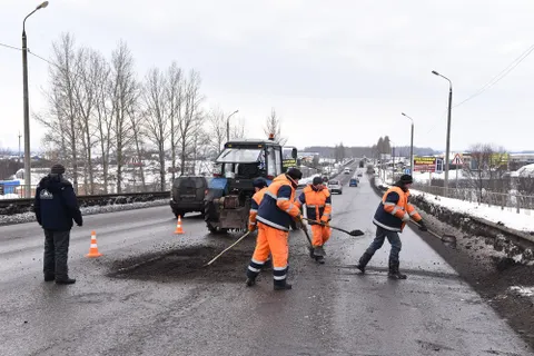 В Ярославле начался ямочный ремонт дорог