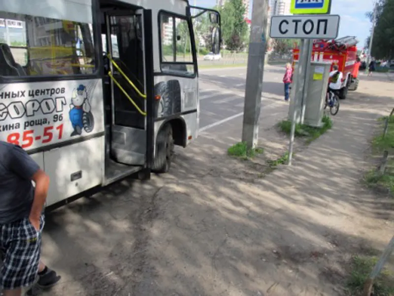 В Ярославле не поделили дорогу маршрутное такси и «Лада»